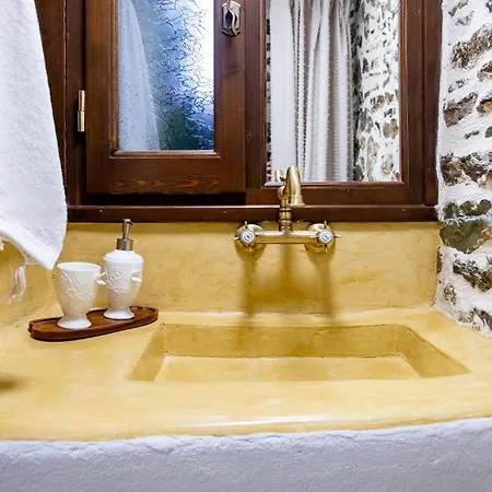 Stefania's Mountain Tale Makriníca